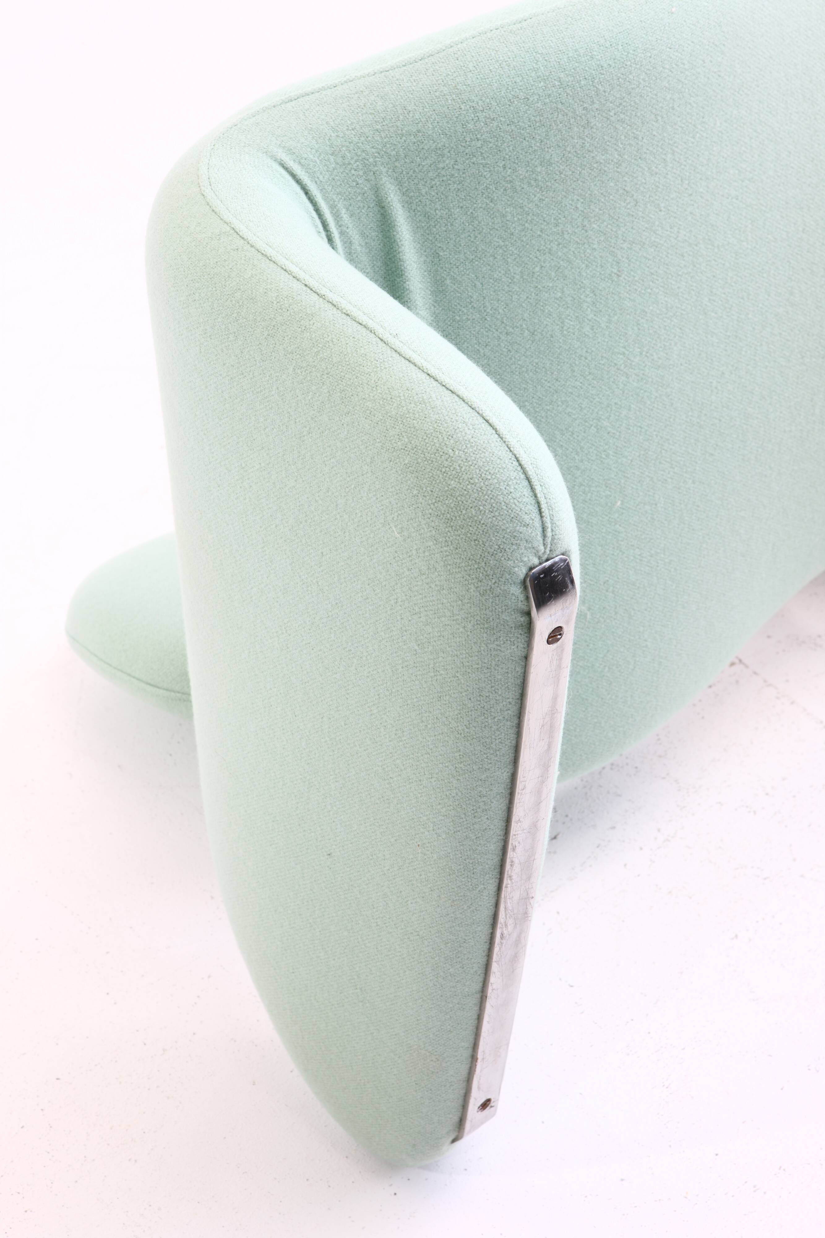 "Djinn" bench by Olivier Mourgue, Airborne edition.