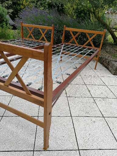 Vintage brace beds