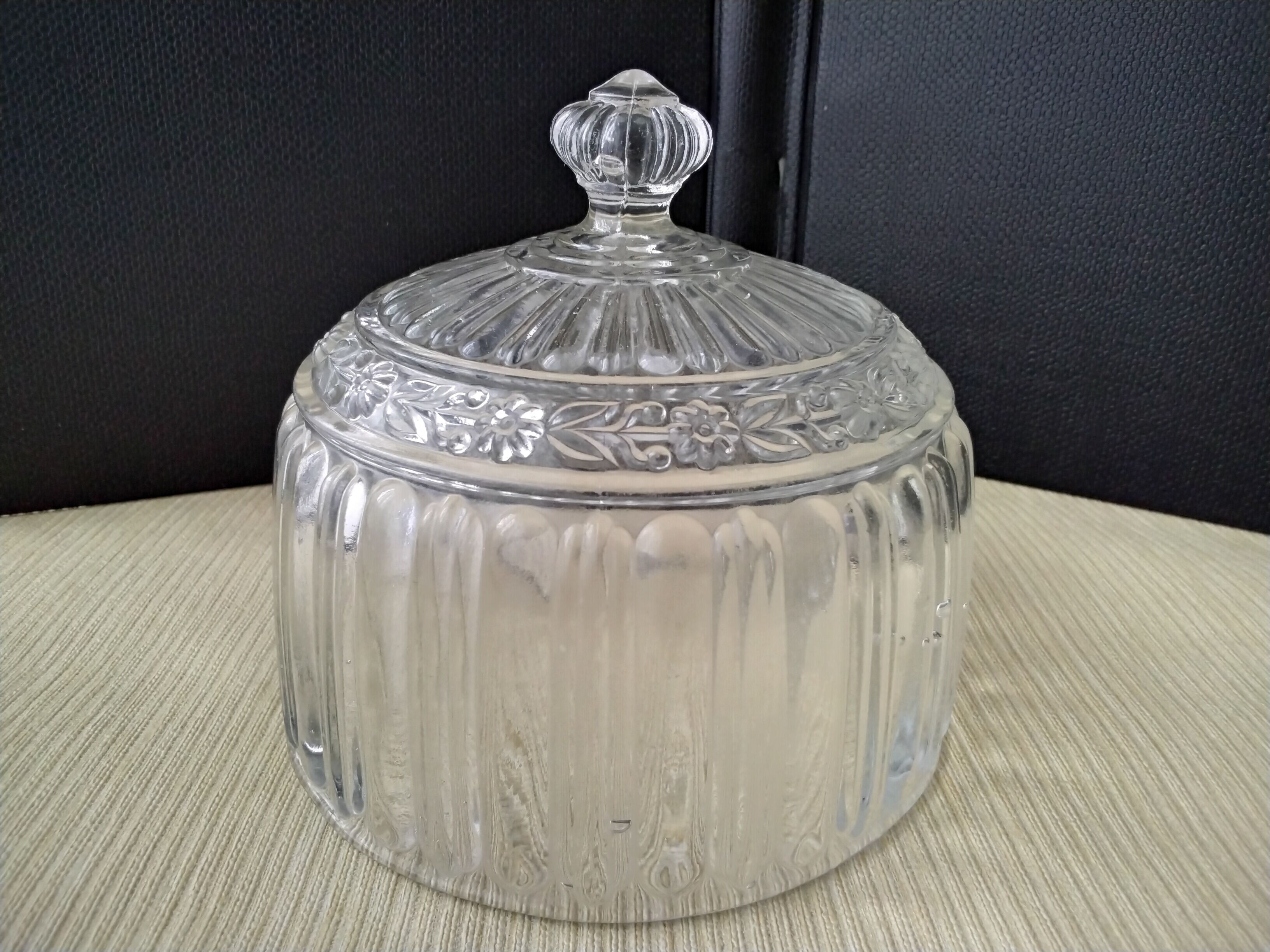 Cheese bell made of moulded pressed glass