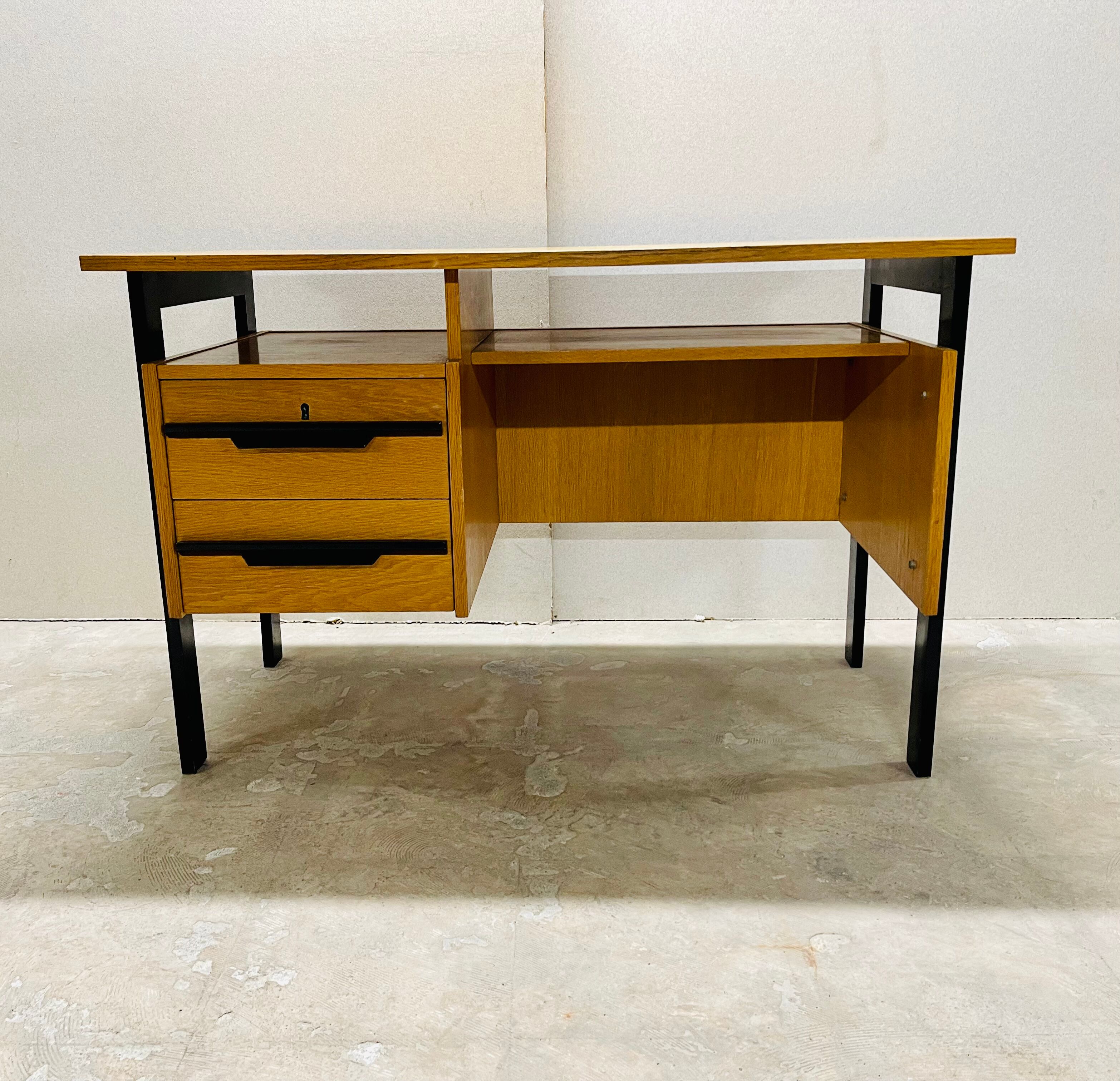 Macif wooden desk