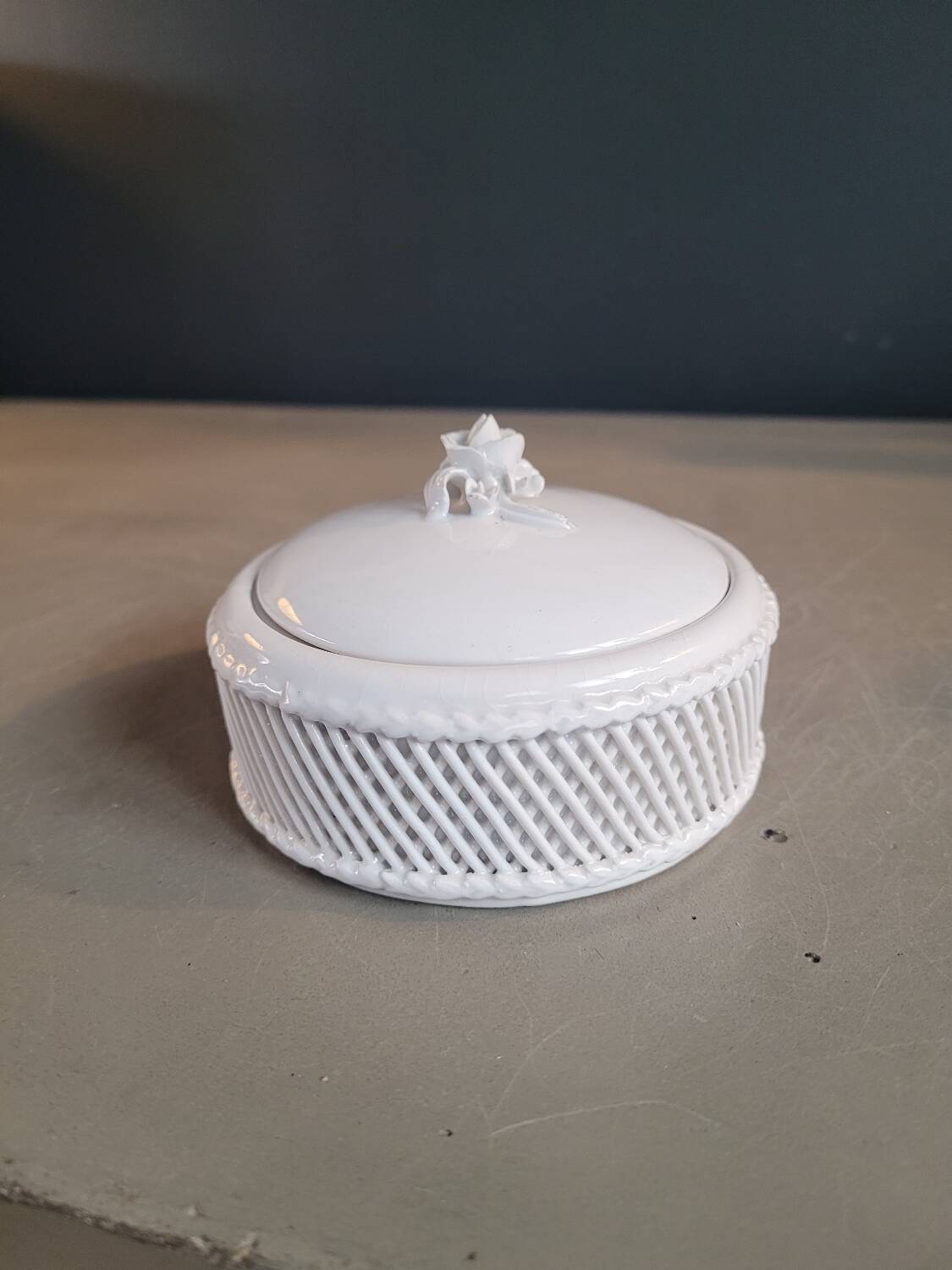 Boîte, bonbonnière en porcelaine