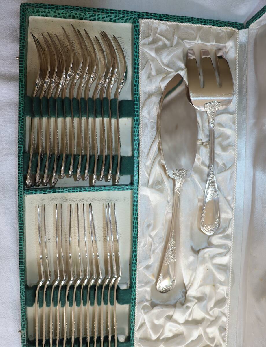 Silver-plated fish service by Ravinet d'Enfert