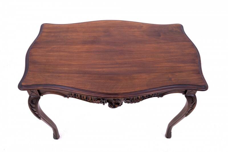 Table en noyer antique datant d'environ 1880, France. Après rénovation.