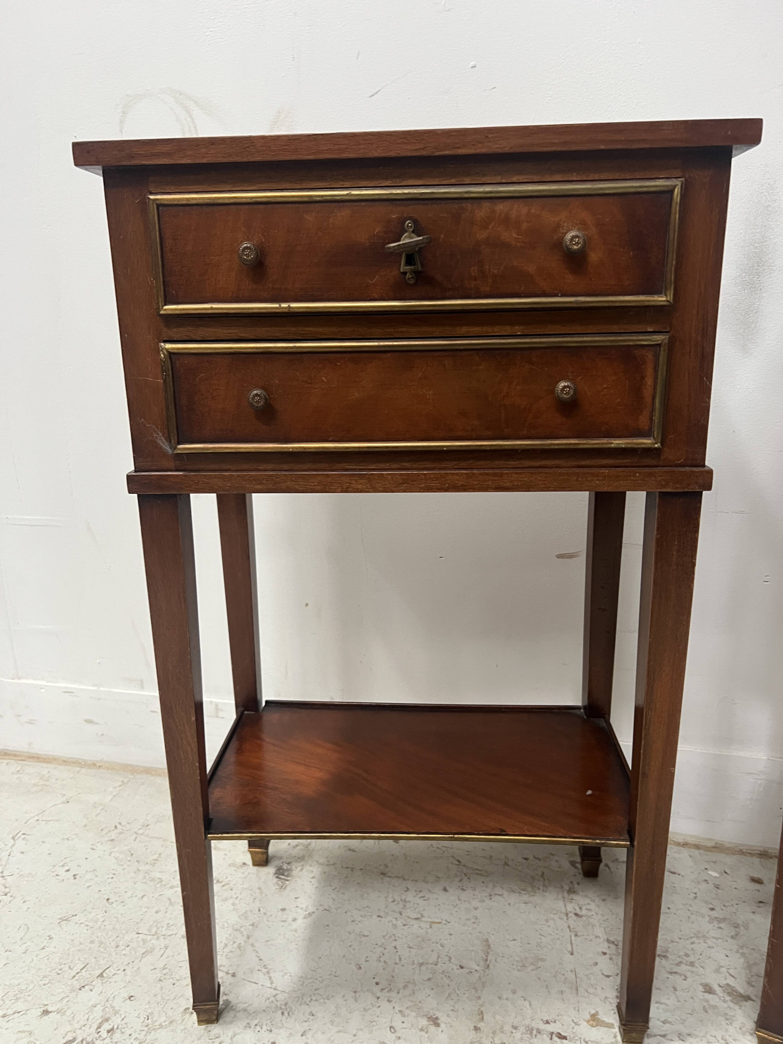 Pair of Louis XVI style bedside tables in mahogany and veneer, 20th century