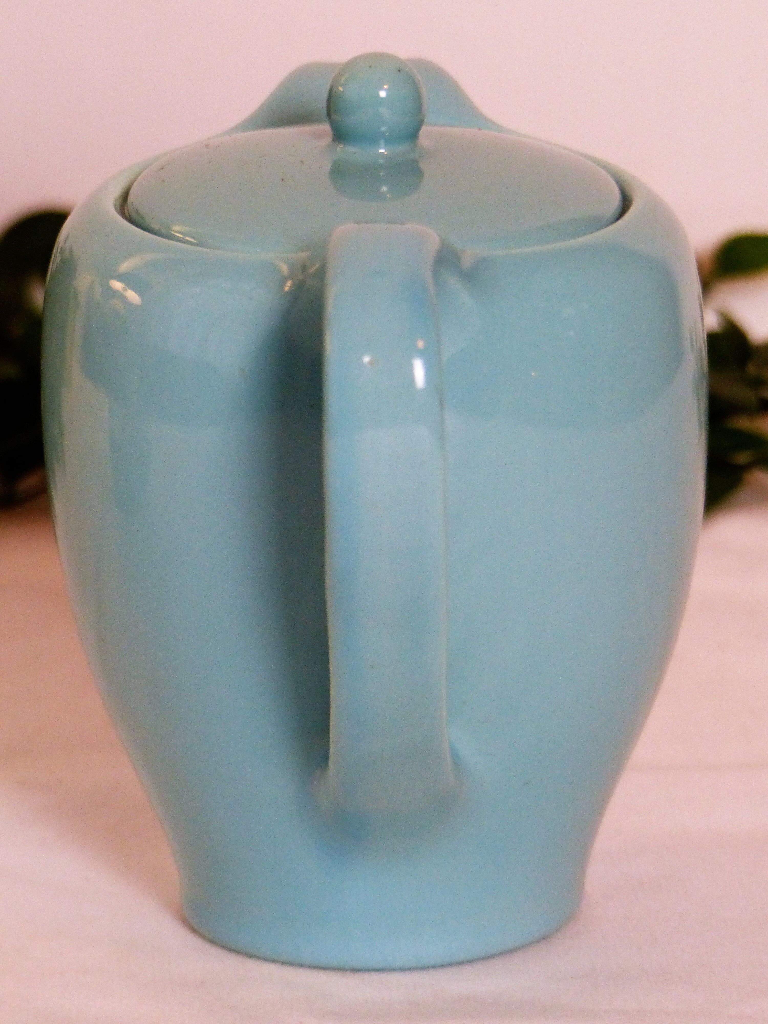 Teapot and its milk pot