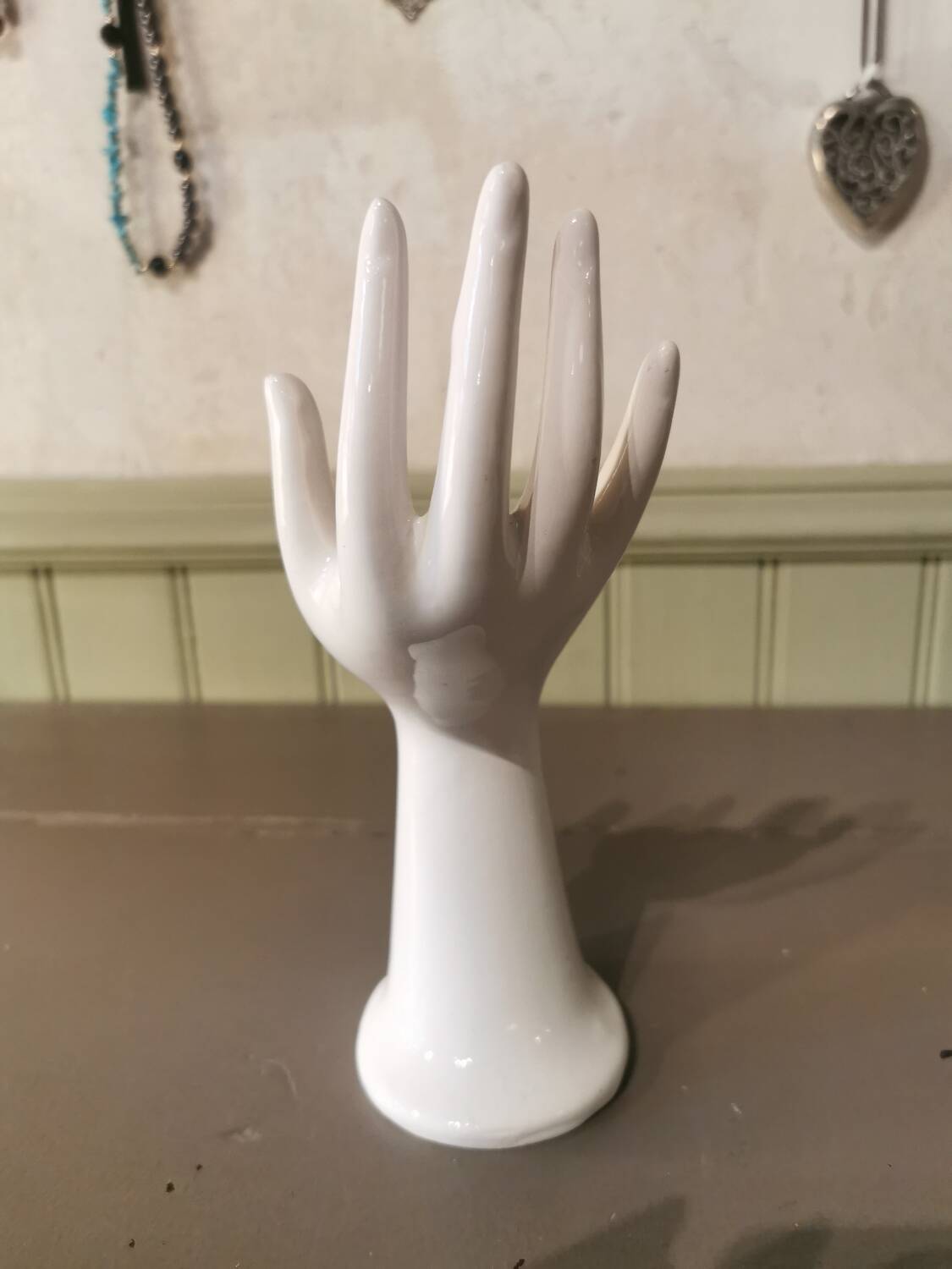 Vintage hand-shaped ring holder