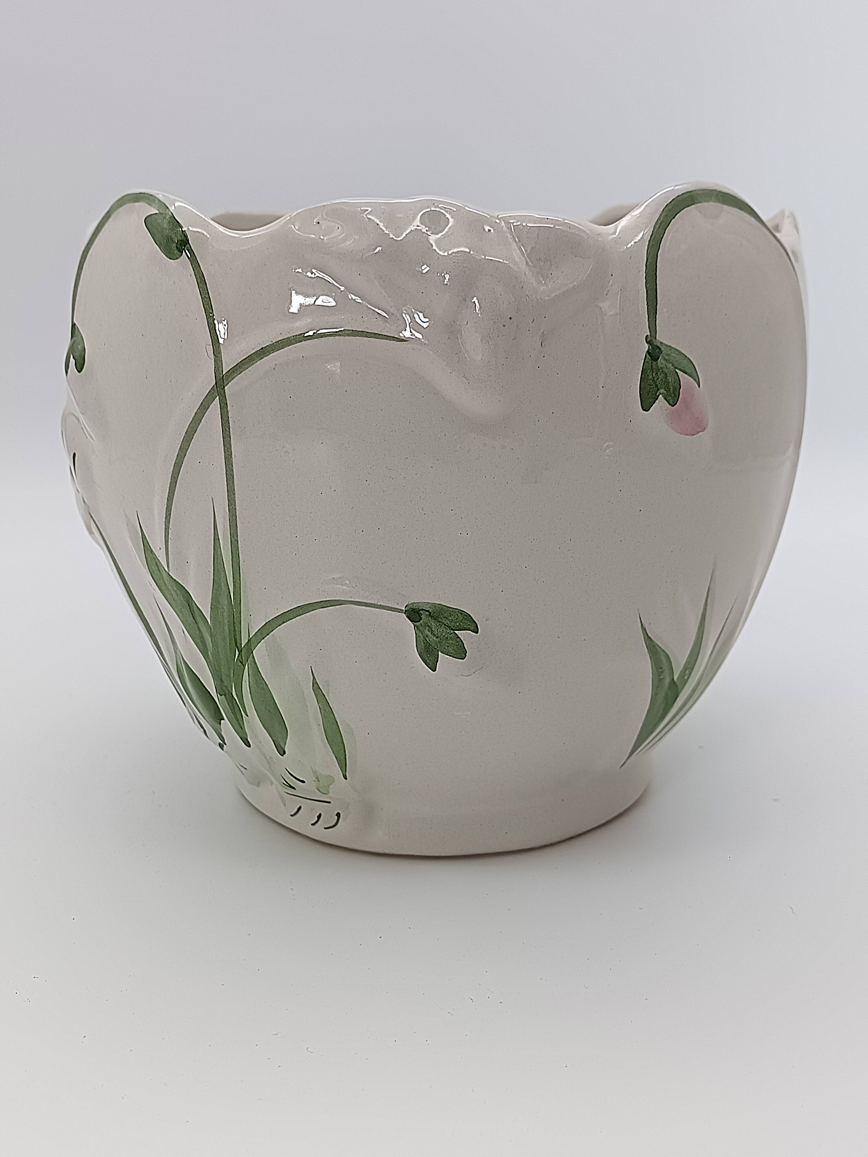 Vintage ceramic cache-pot with floral relief (Barbotine) – Ø 20 cm