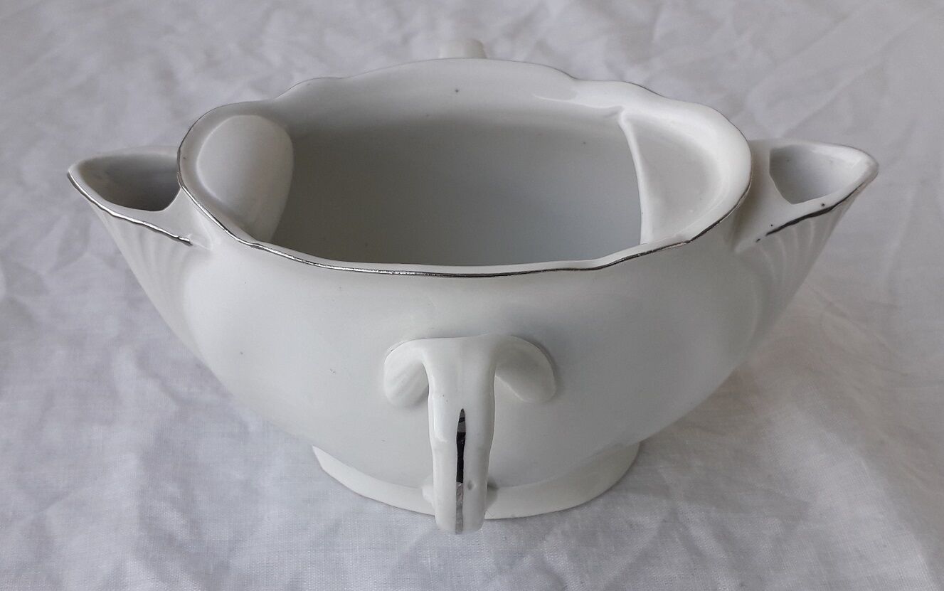 Porcelain sauce boat