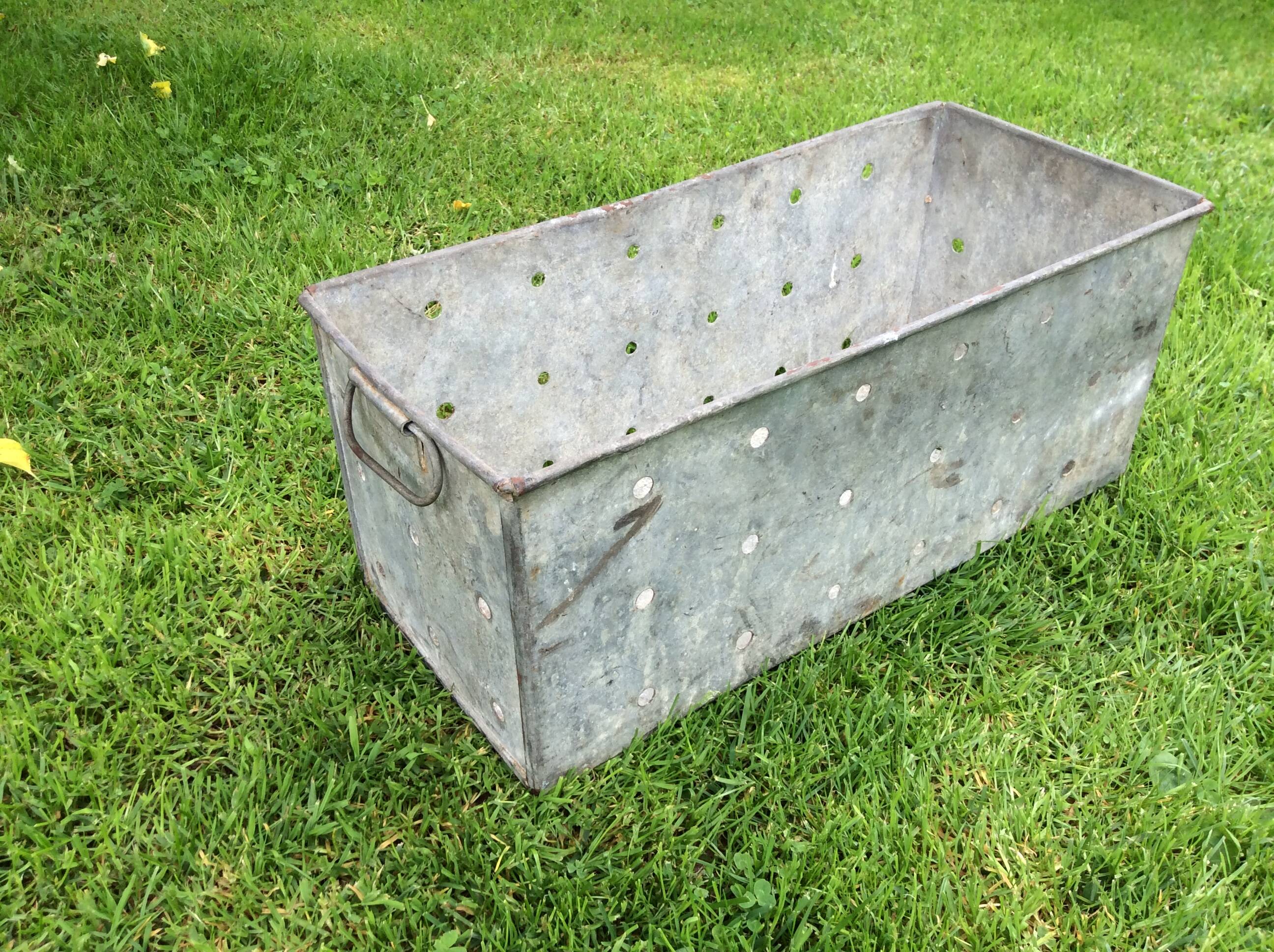 Metal planter