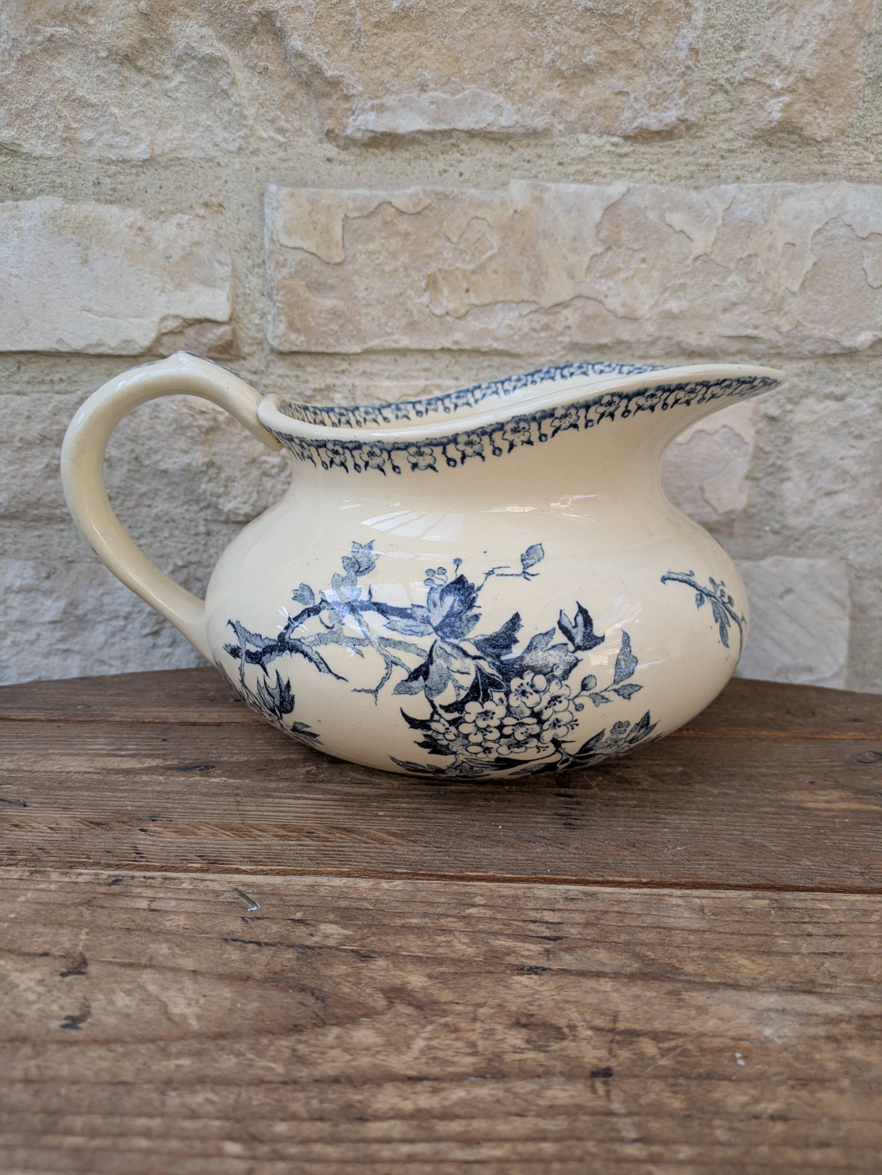 Opaque porcelain water jug from Gien, Aubépine Terre de Fer model.