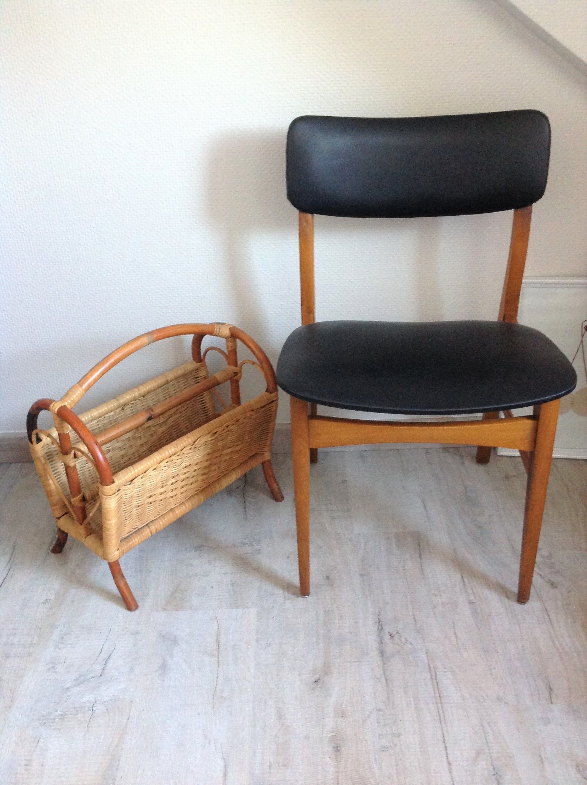 Magazine holder in rattan and braided wicker / vintage 60s-70s