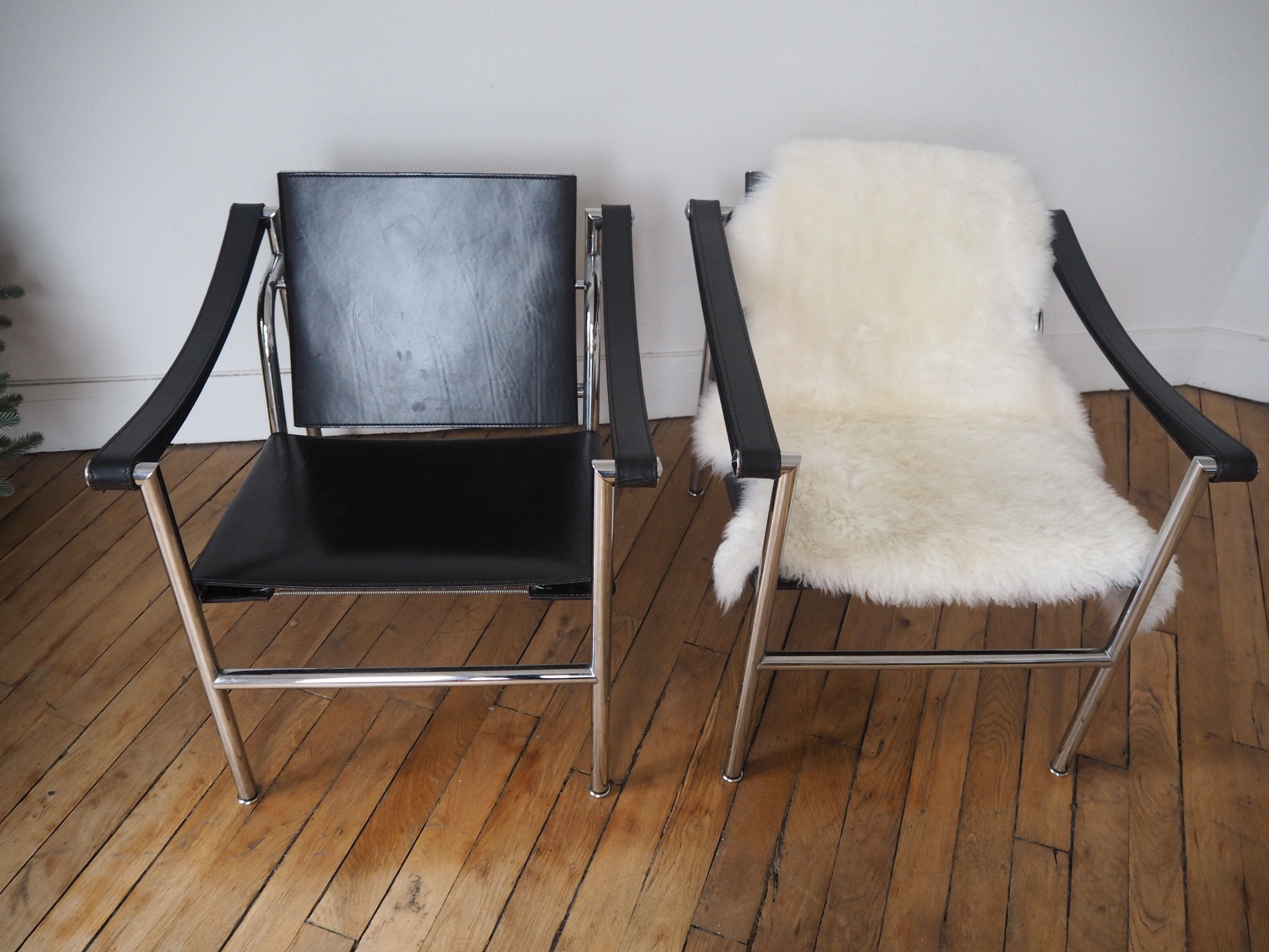 Paire de fauteuils LC1 par Le Corbusier