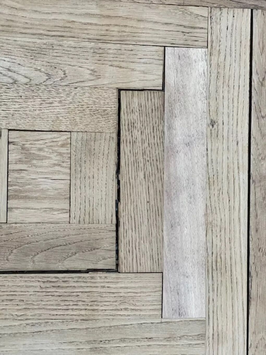 Extendable monastery table