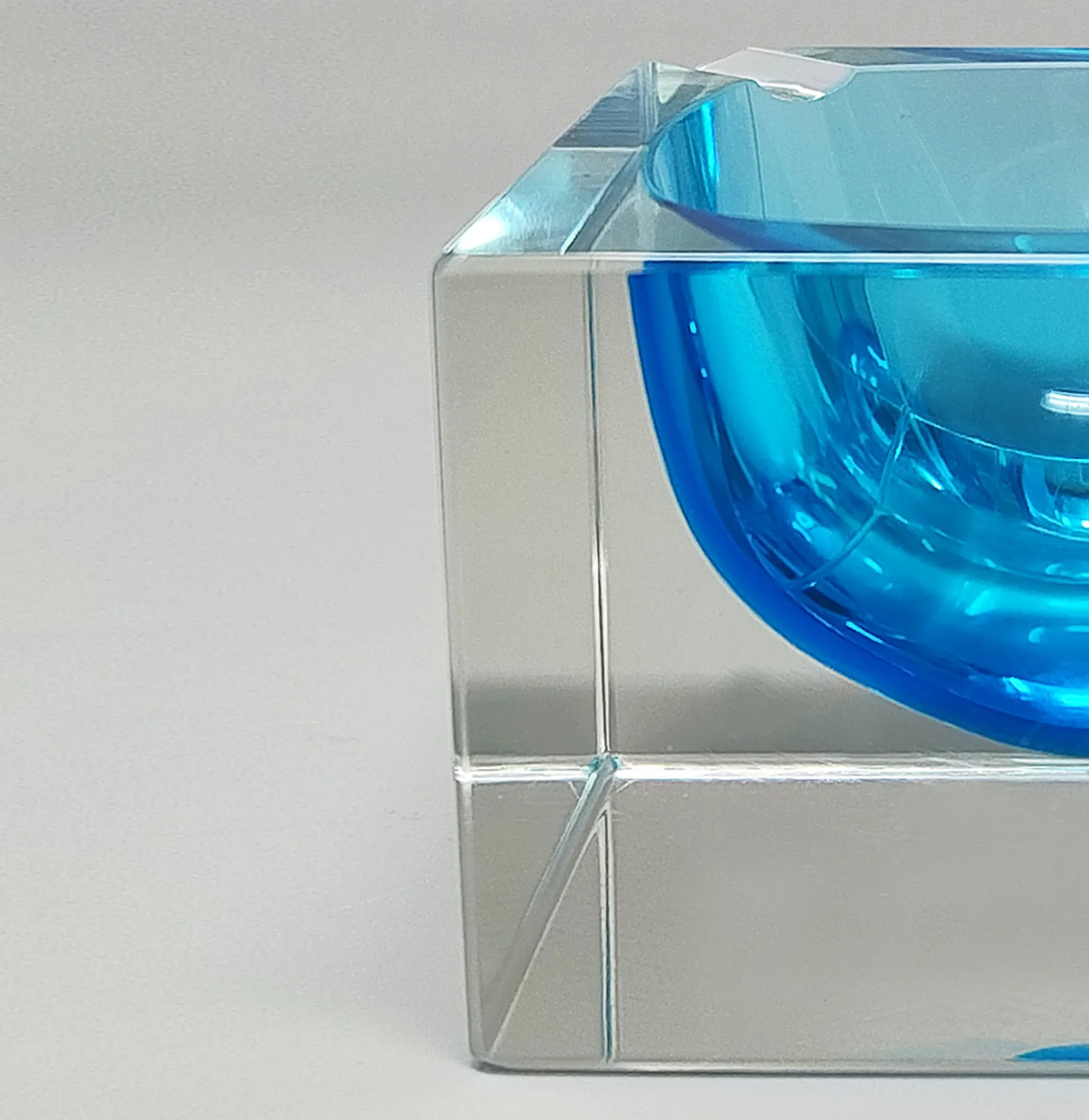 1960s stunning blue ashtray or catchall by Flavio Poli for Seguso. Made in Italy