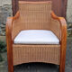 Fauteuil esprit colonial, bois et rotin, accoudoirs