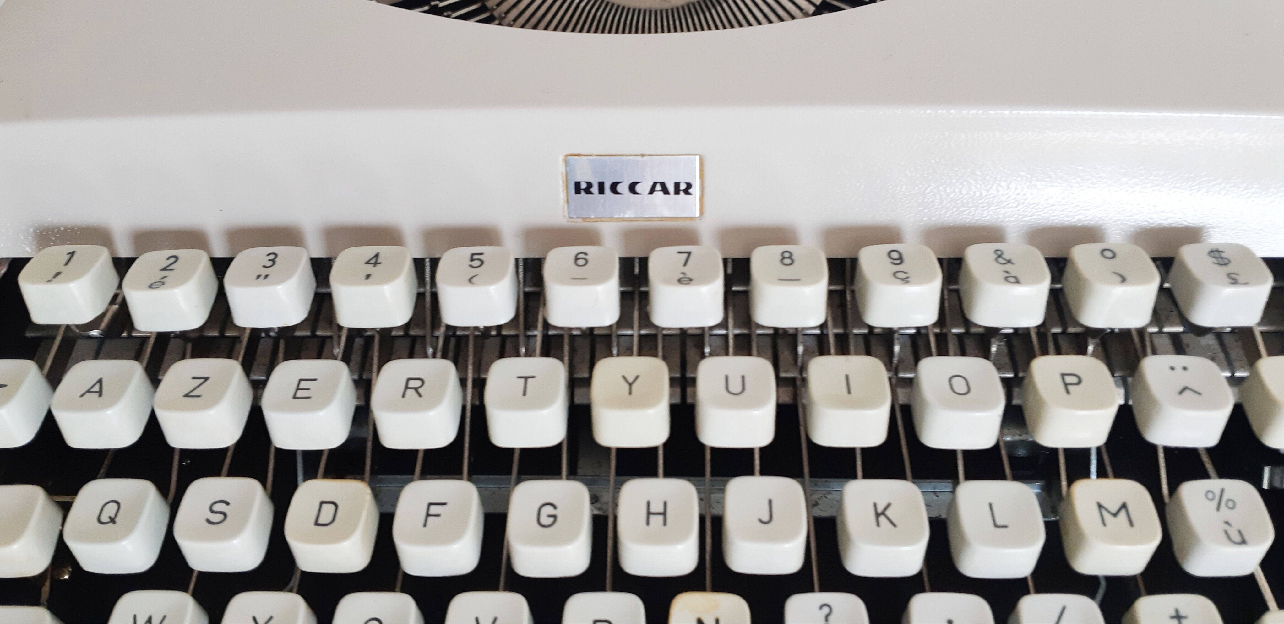 Portable, functional Riccar typewriter