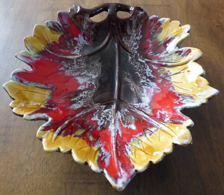 Valauris brand leaf-shaped fruit bowl tray