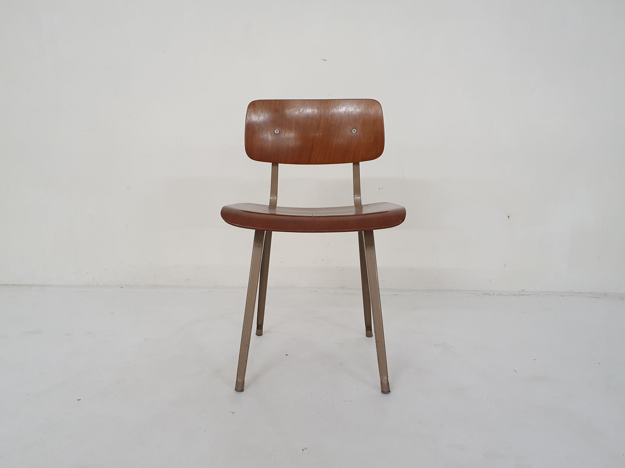 Friso Kramer fro Ahrend de Cirkel, Revolt dining chair, The Netherlands