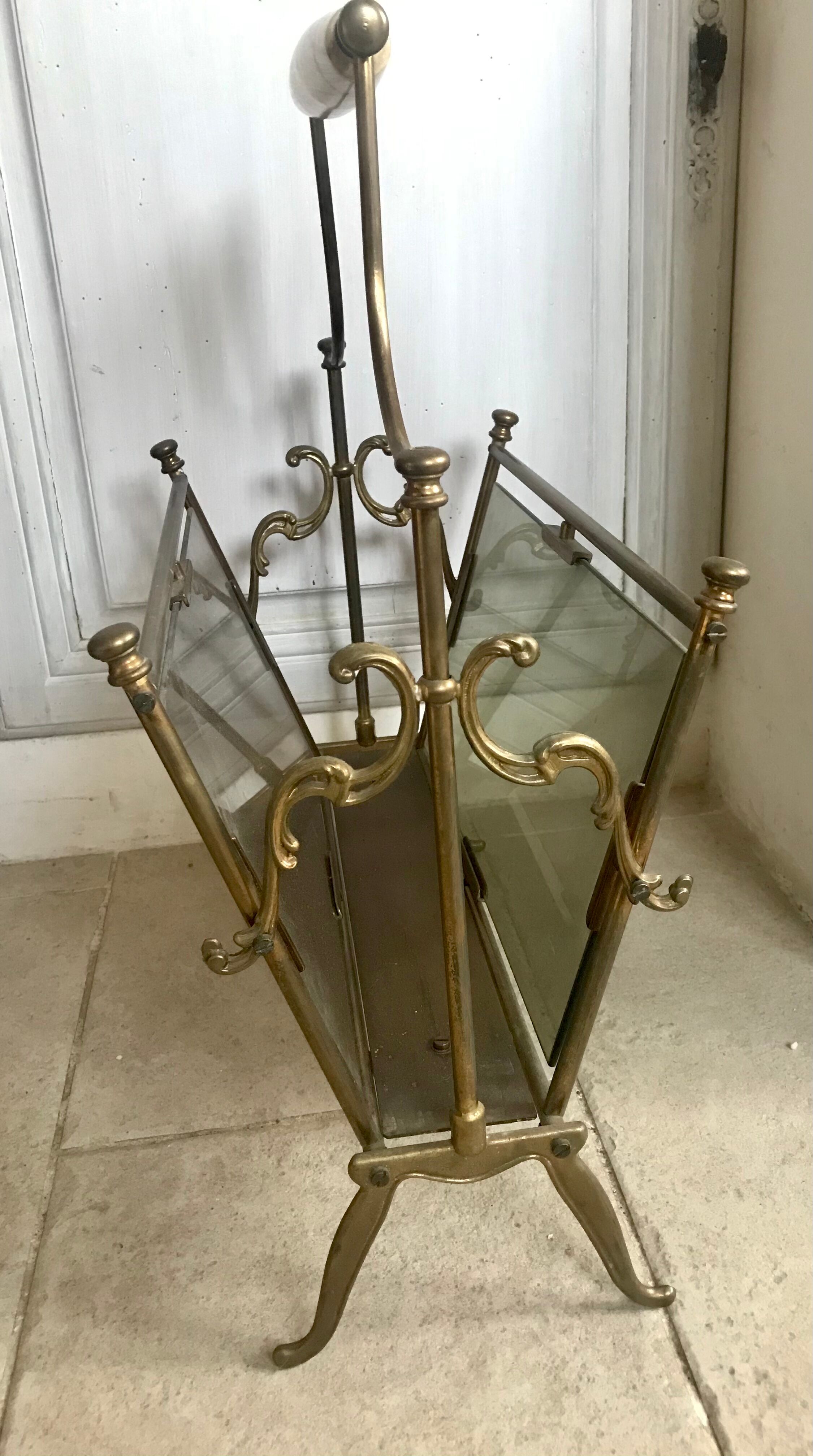 Onyx and laiton review gate 1960s