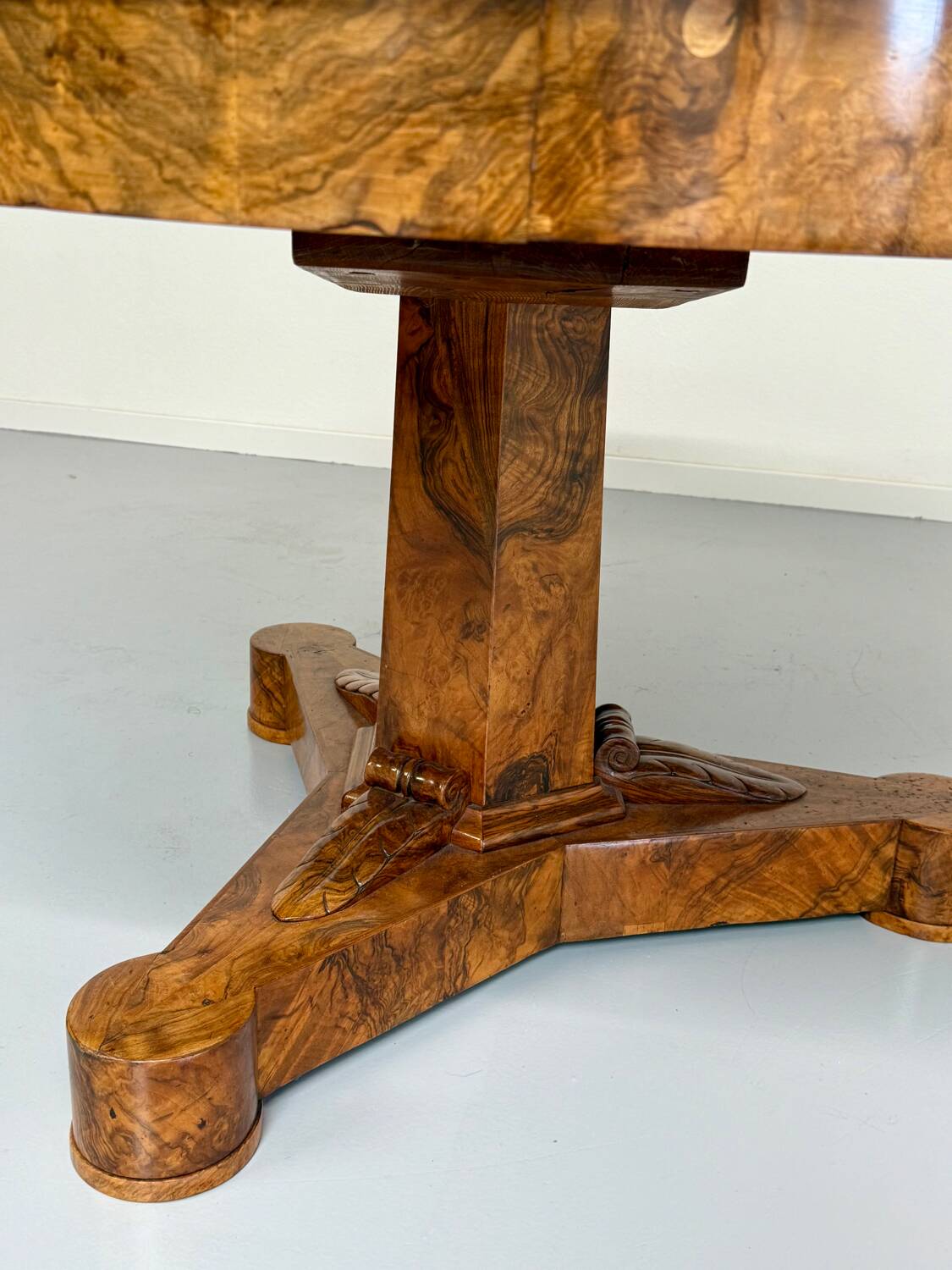 Antique large 19th century Biedermeier art deco walnut table