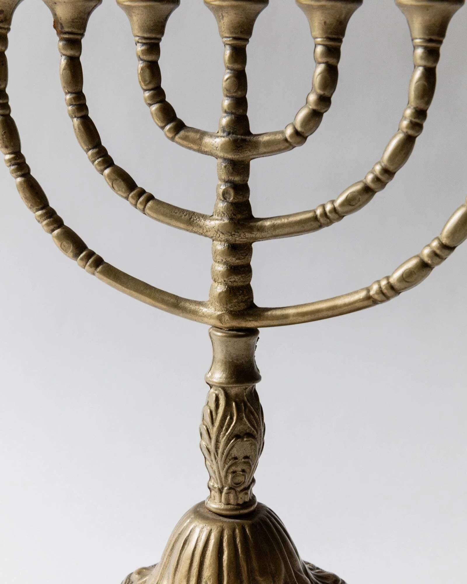 Bougeoir vintage en laiton des années 1950, ménorah à sept branches avec décor ornemental