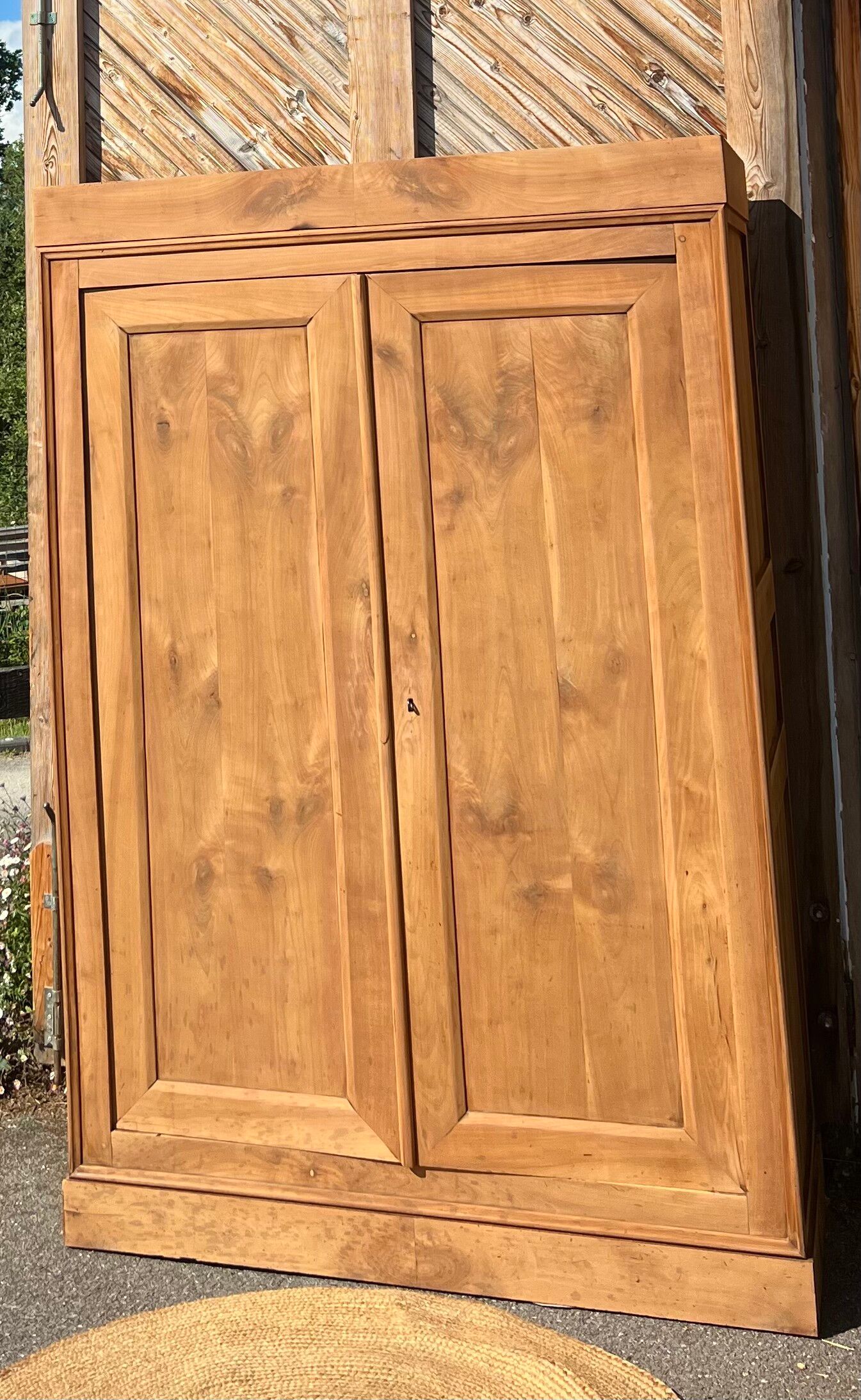 Renovated antique wardrobe in raw solid wood: wardrobe