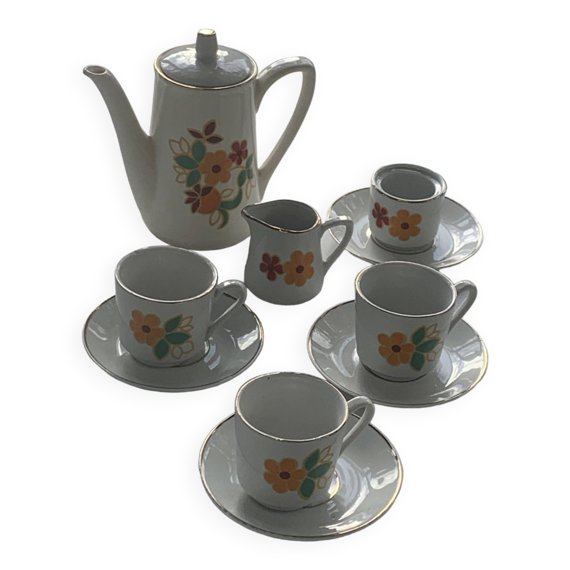 Porcelain dinette for dolls consisting of a coffee maker, cups and saucers, vintage