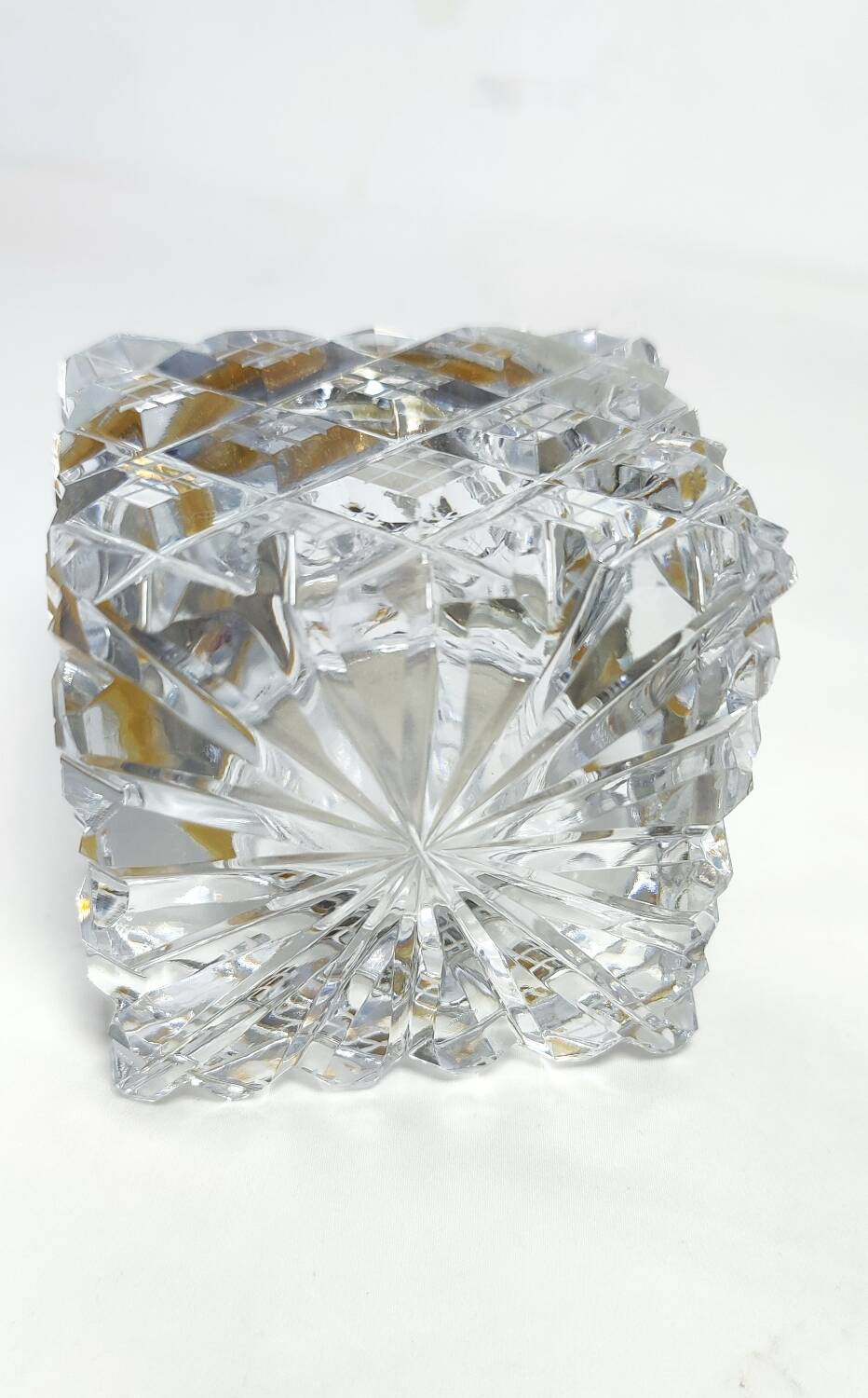 Mechero de cristal tallado. España, 1980s.