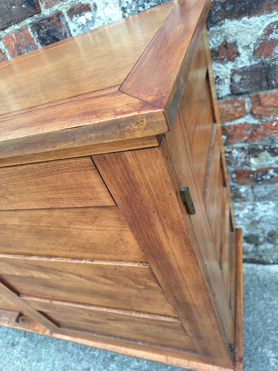 Buffet René Gabriel, furniture reconstruction known as that of the disaster victims.