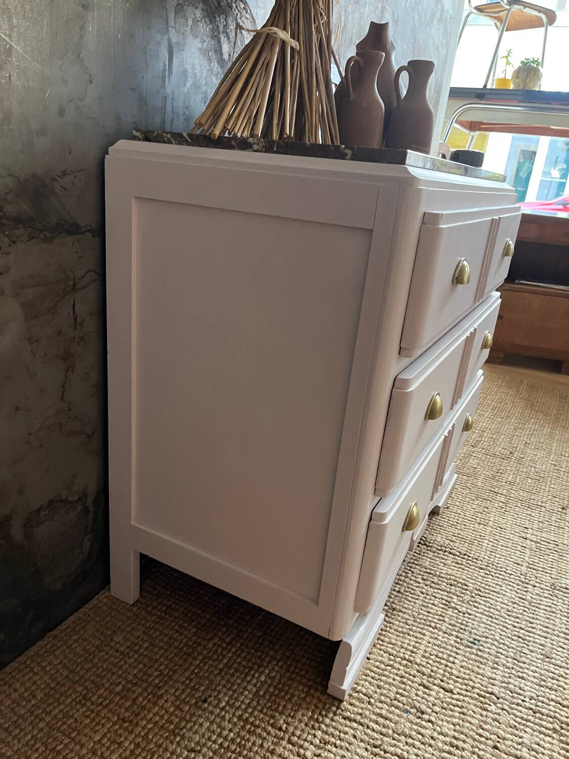 Mustache feet chest of drawers