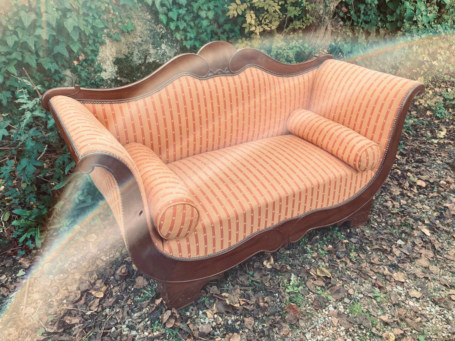 "Restoration" banquette