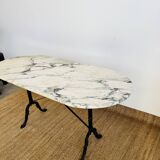 Table de bistrot parisienne