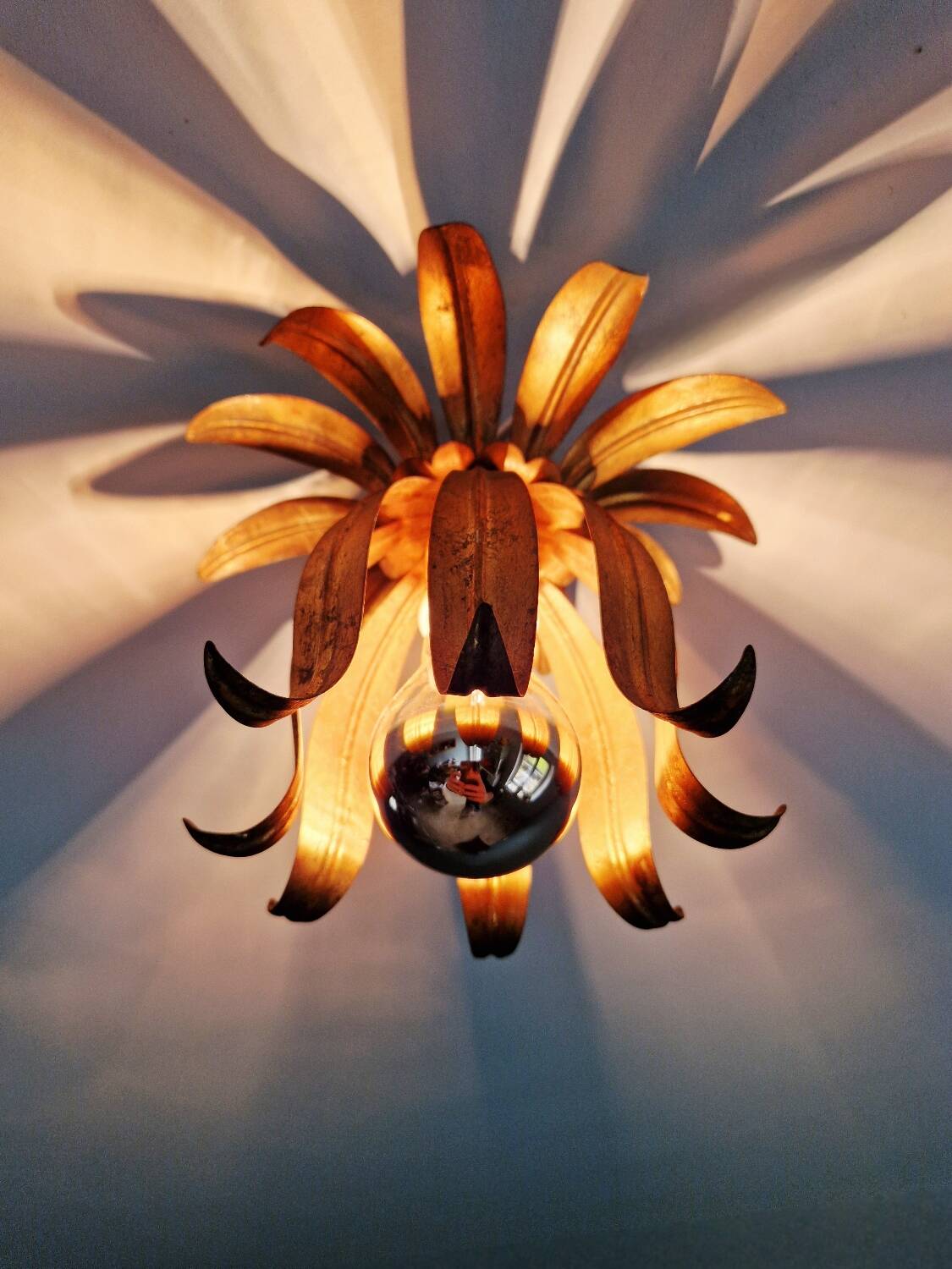 Italian ceiling light in gilded metal, floral design, 1960-70.