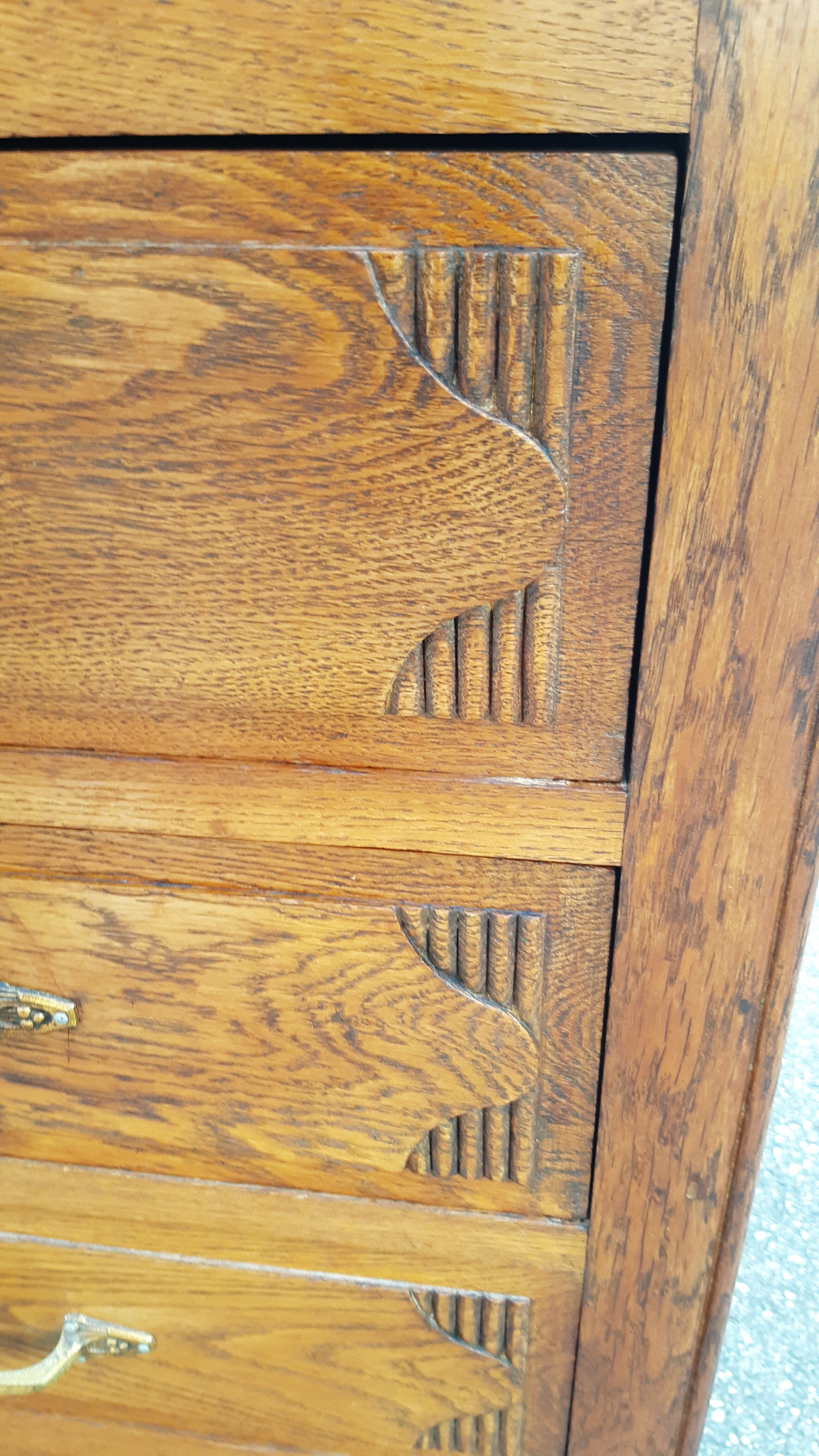 Antique chest of drawers