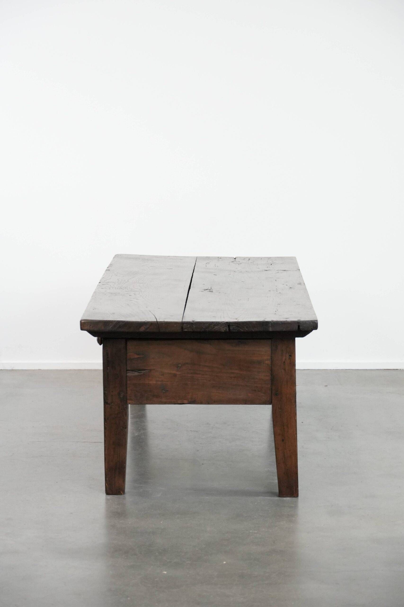 Antique 18th-century Southern European coffee table made of chestnut wood
