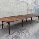 Extending table with 8 legs
