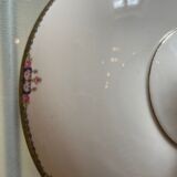 Coupe à fruits en porcelaine signée