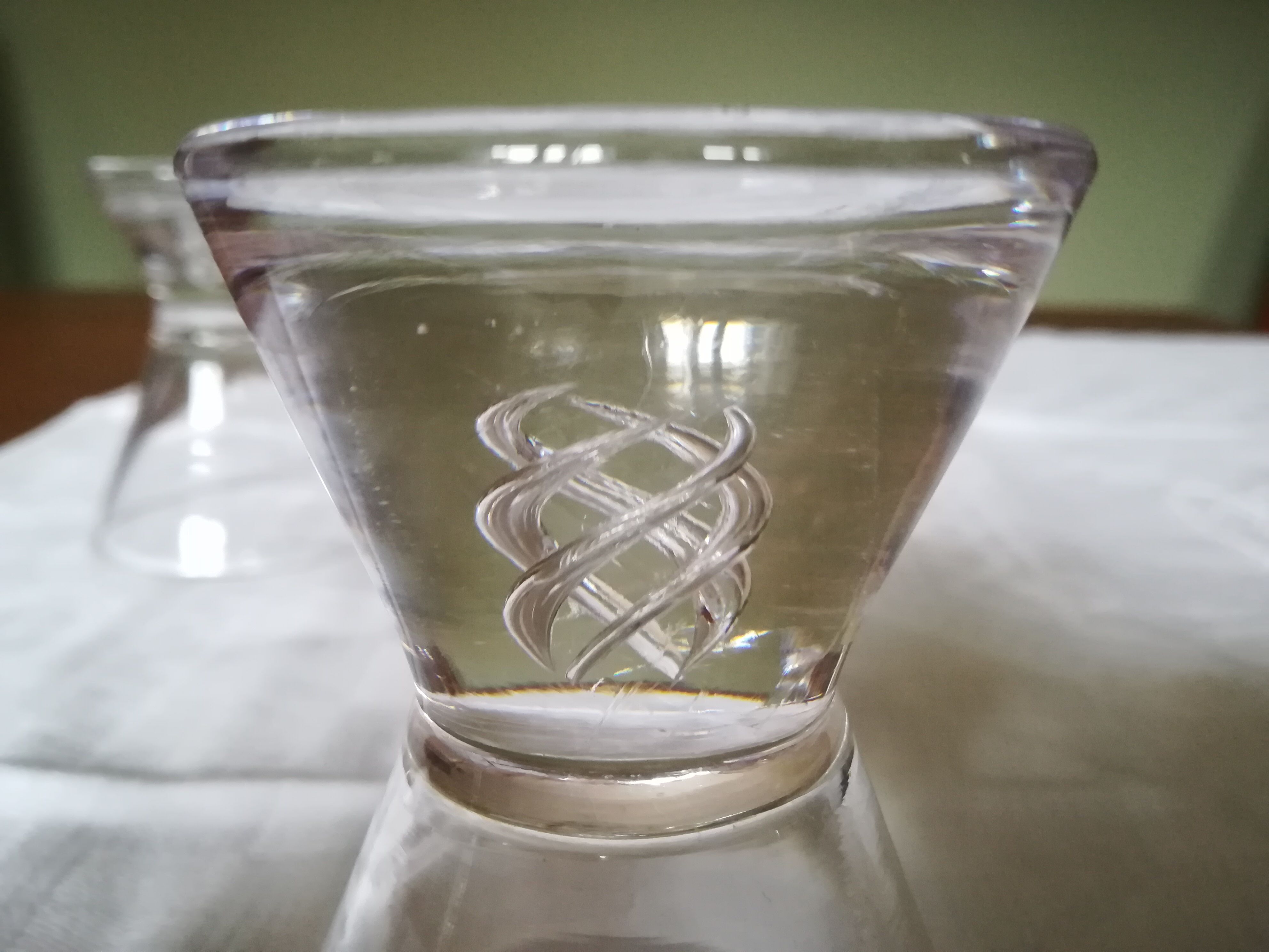 Set of two crystal glasses (digestive aperitif vodka) engraved under foot made in tudor sulphure