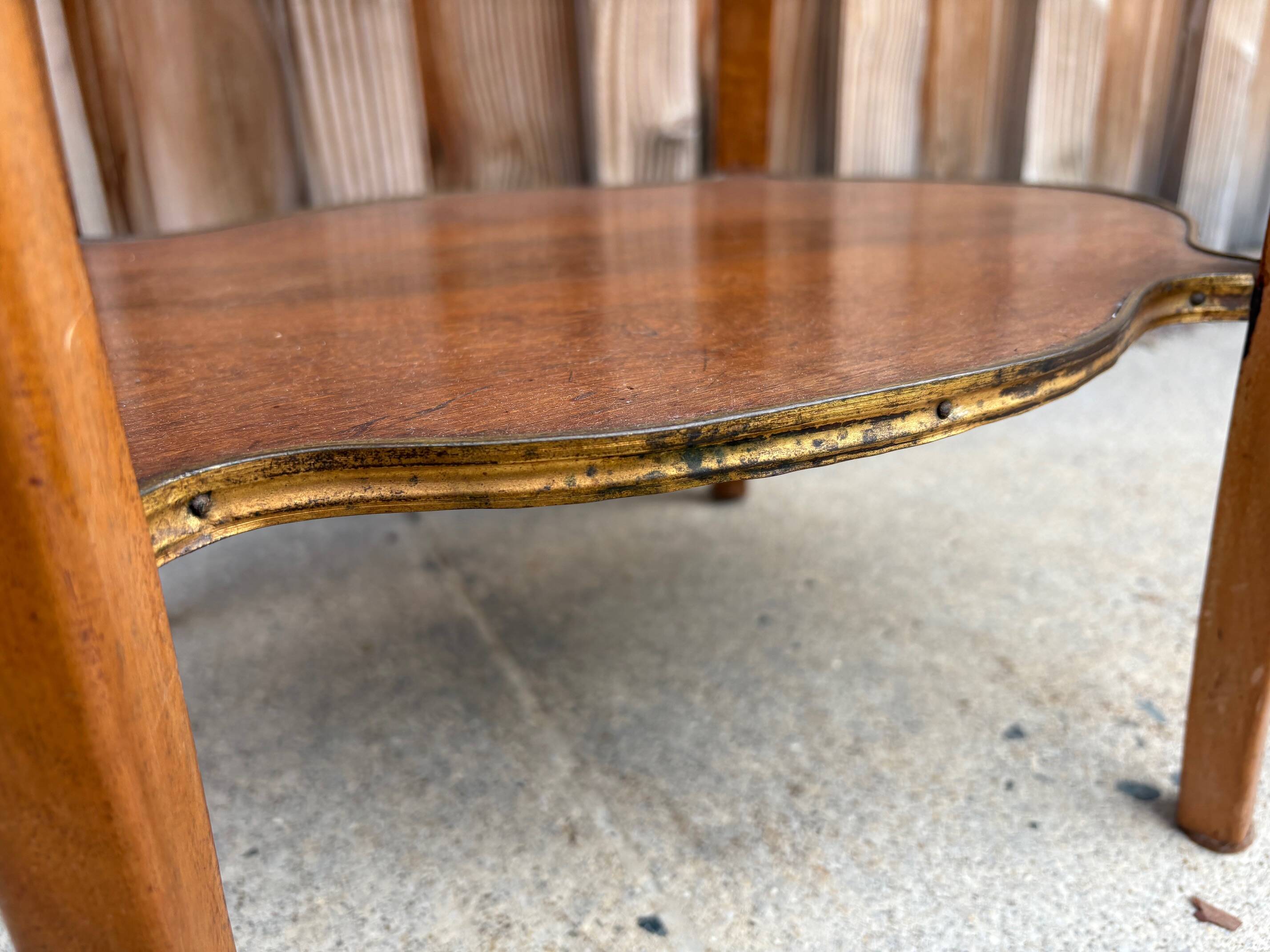 Guéridon ancien Louis XV – marbre rosé et laiton doré – fin XIXᵉ siècle