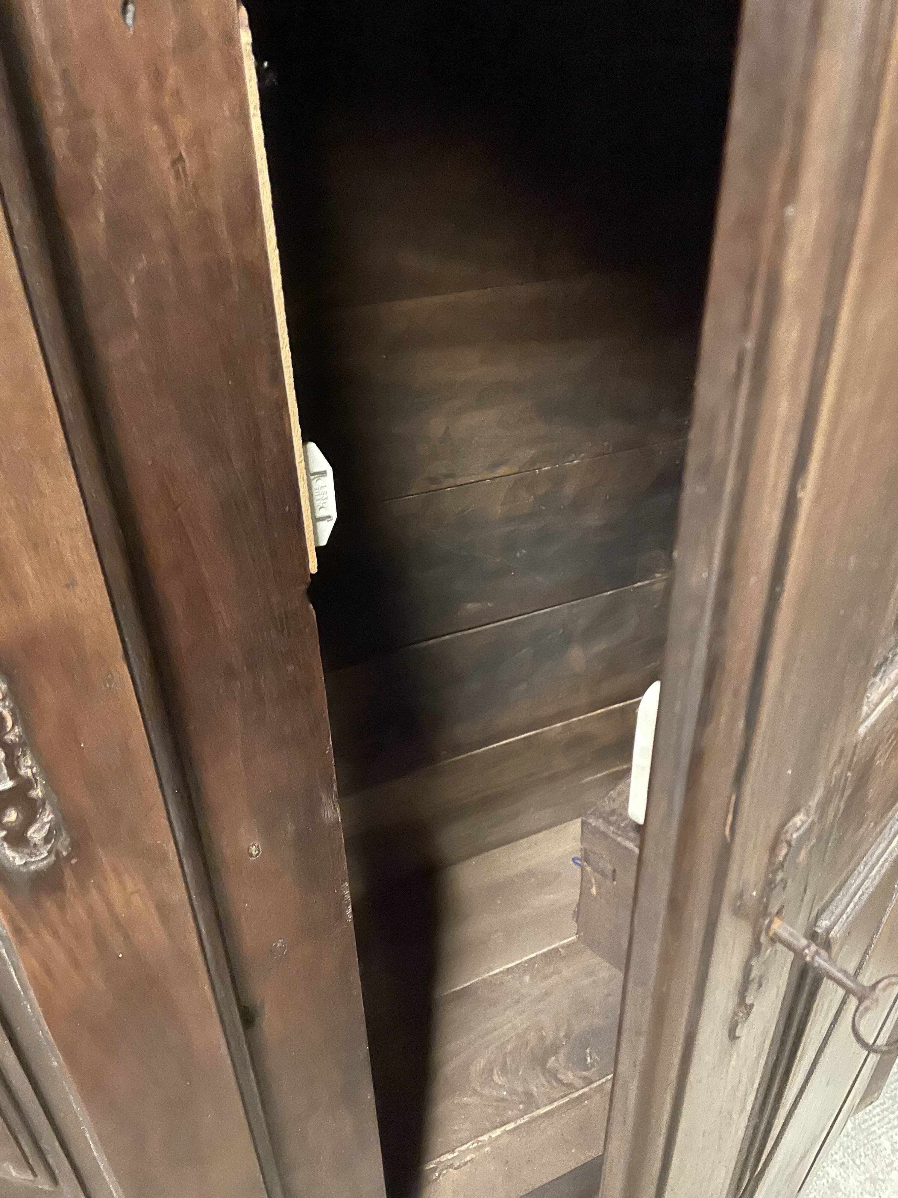 Former wardrobe closet closet louis XIII