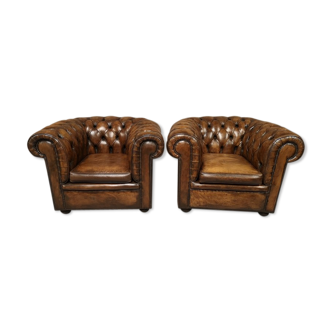 Paire de fauteuils chesterfield cuir marron antique