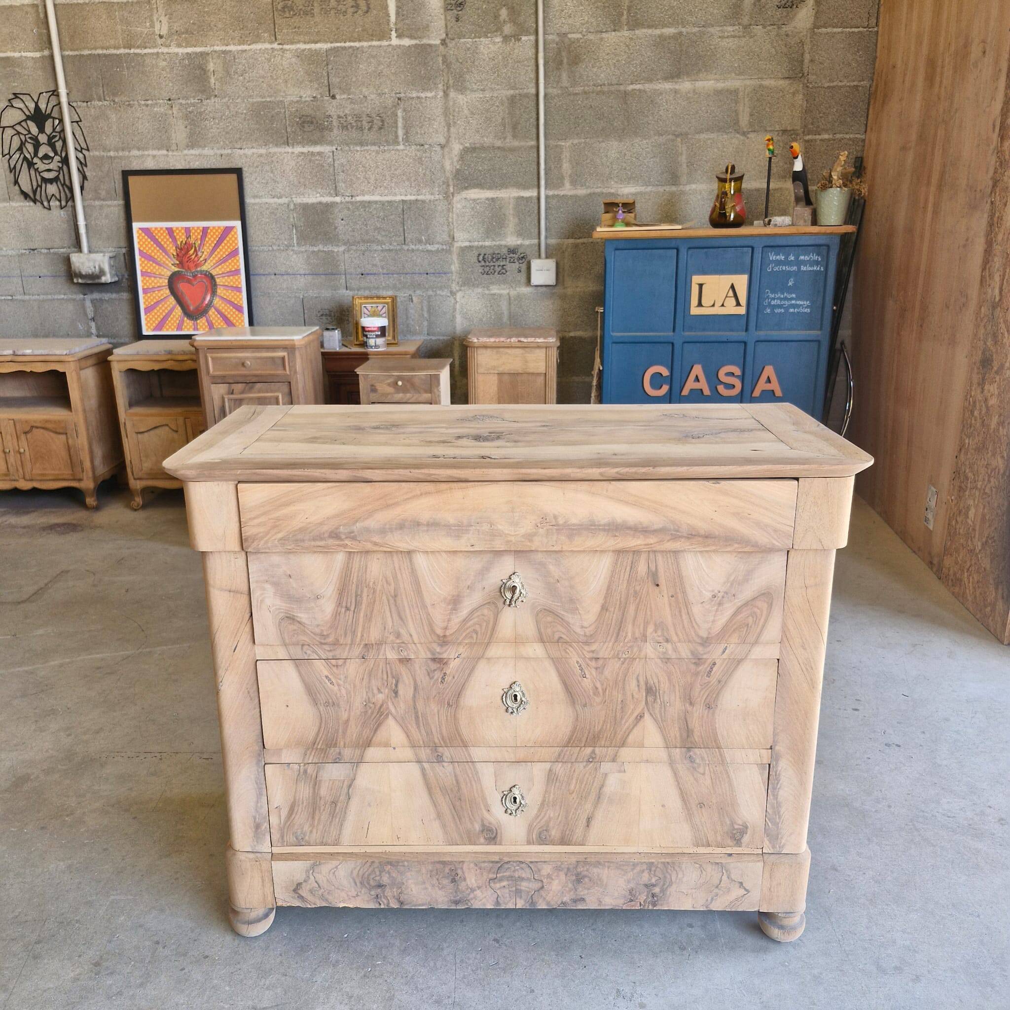 Commode Louis-Philippe en noyer – entièrement aérogommée