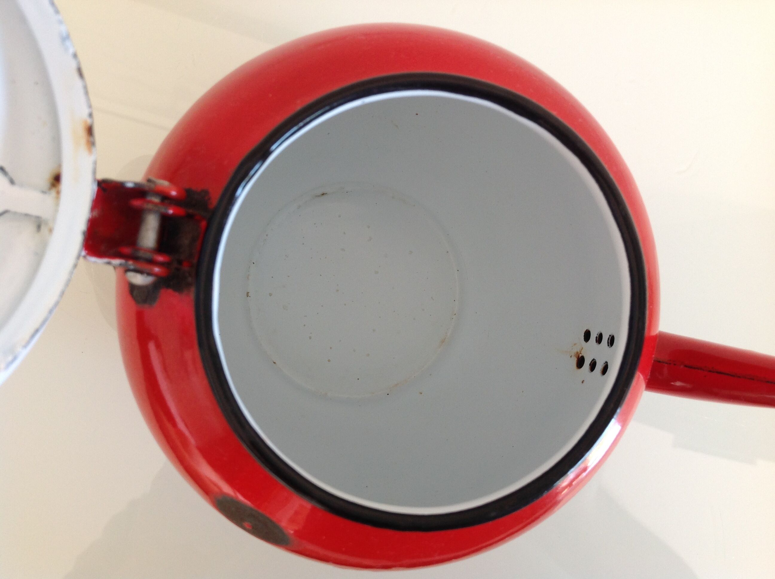 Enamelled red teapot 50/60