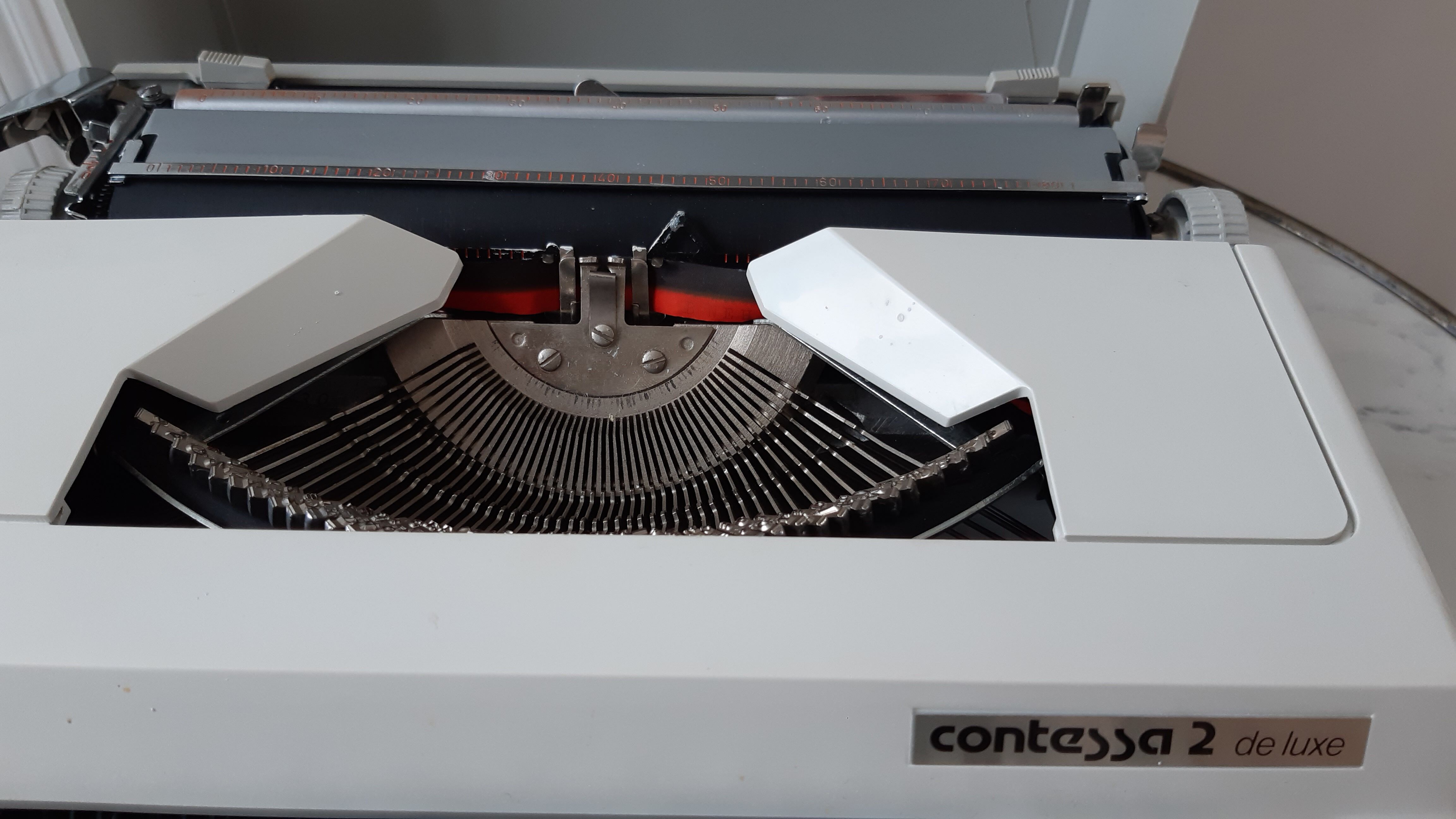 Contessa 2 De Luxe 1970 Typewriter
