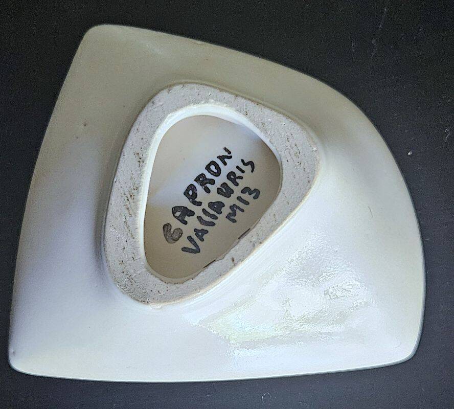 CAPRON - Small Trilobed Cup with Blue Tulip Decor M13