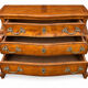 Commode tombeau galbée Louis XV
