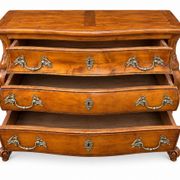 Commode tombeau galbée Louis XV
