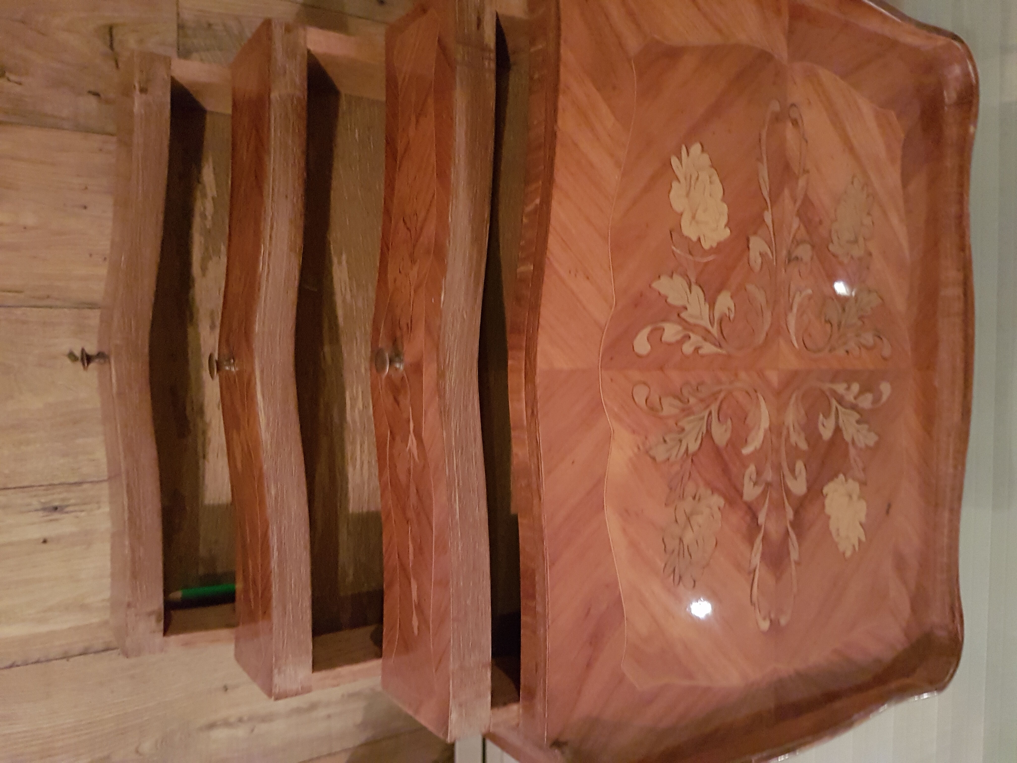 Chevet en marqueterie de bois de rose