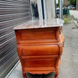 Important Louis XV chest of drawers