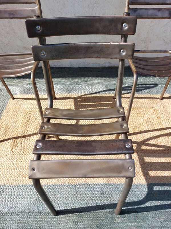 3 chaises en métal, style Tolix